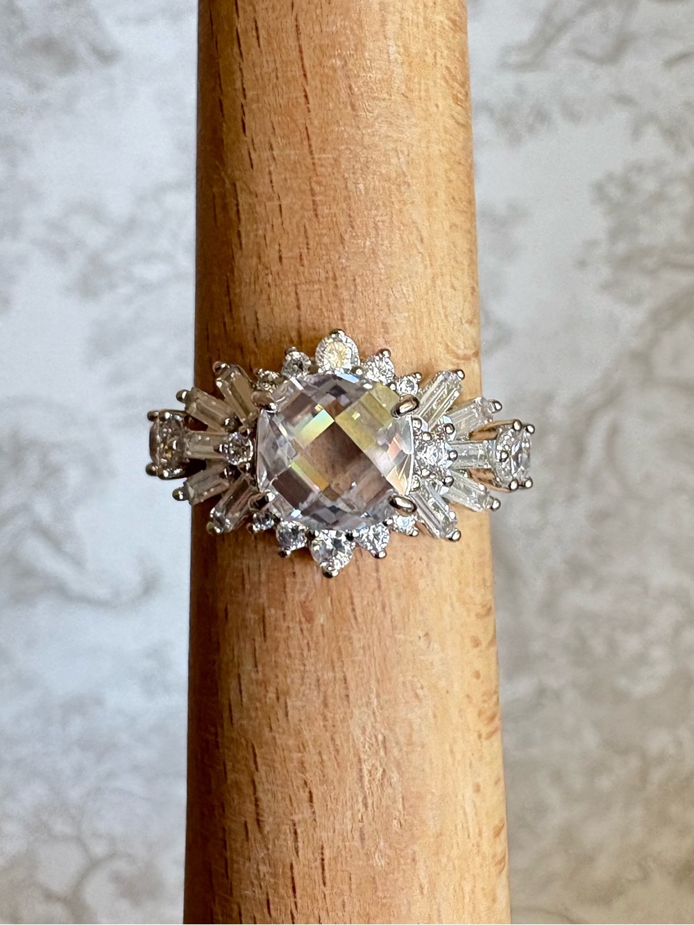 NWT - Bomb Party April 2026 Ring - Fit For A Queen RG34913 - Size 9